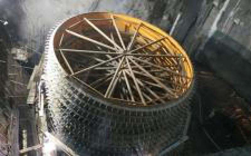 世界首臺(tái)百萬(wàn)機(jī)組尾水肘管安裝完成