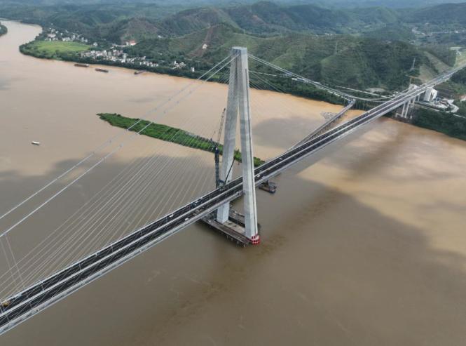 世界首座獨(dú)塔斜拉-懸吊協(xié)作體系橋藤州潯江大橋順利通車