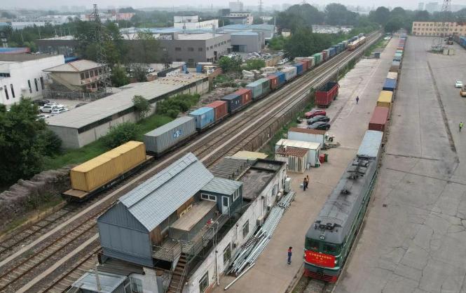 北京開行首趟跨里海中歐班列