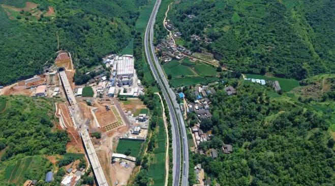 設(shè)計(jì)時速350公里!中國渝昆高鐵建設(shè)取得重大突破