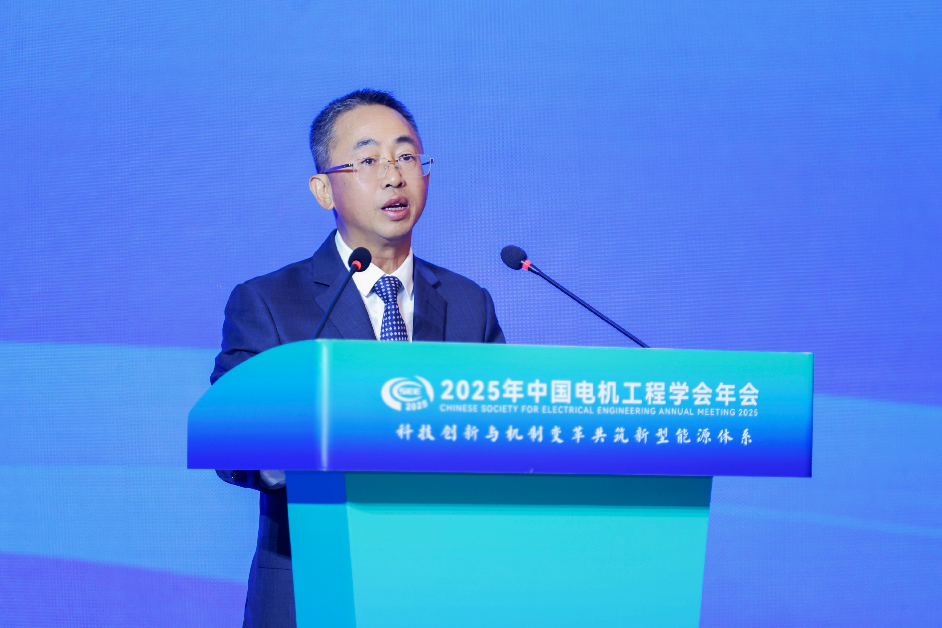 華為侯金龍：全場景構網，光風儲協同，推動新能源成為主力電源