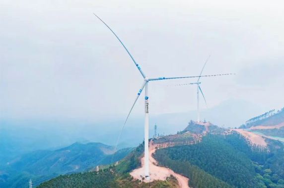廣西能源集團桂中東鄉(xiāng)風(fēng)電場首批機組成功并網(wǎng)發(fā)電