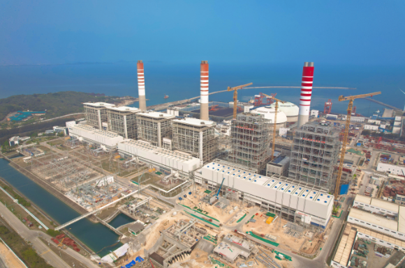 中國能建建筑集團(tuán)華能海門百萬項(xiàng)目5號機(jī)組高廠變順利吊裝就位