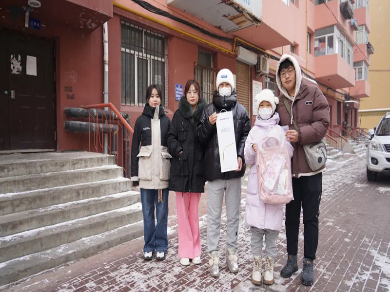 “青春暖流行動” | 二公司團委兩節送溫暖